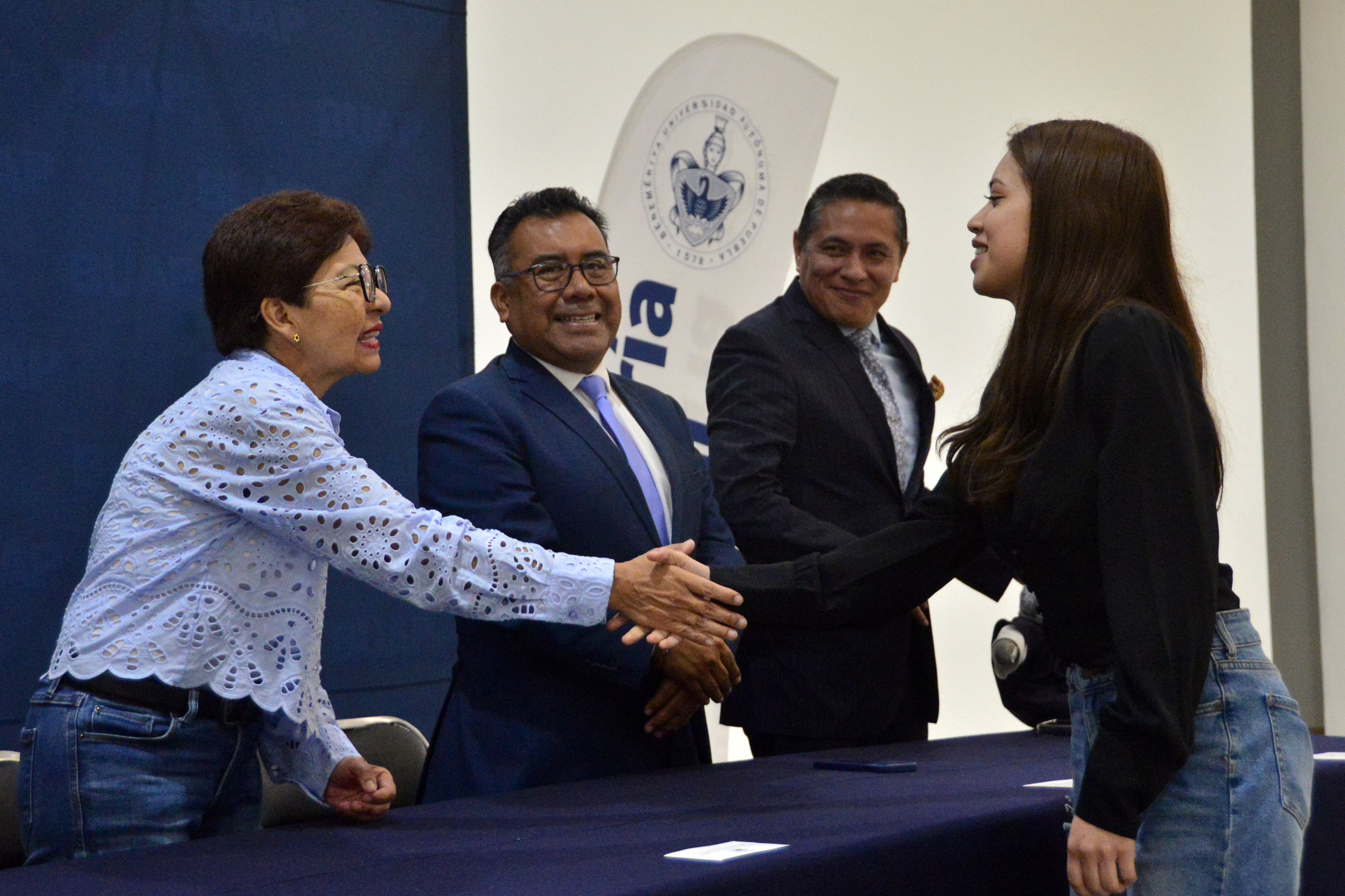 Se Entregan Becas Bbva Chavos Que Inspiran Y Chavos Con Discapacidad